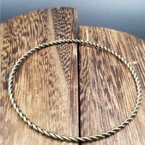 Barbed wire twist bracelet B920